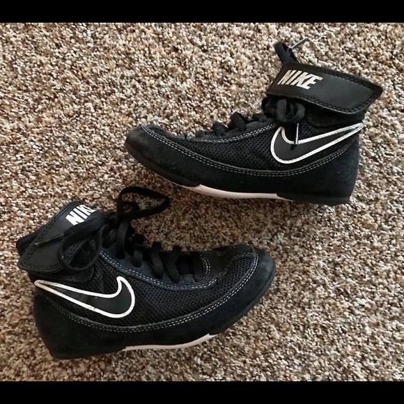 kids nike wrestling shoes